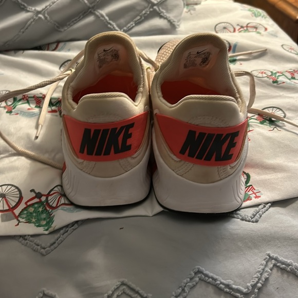 Youth Girls Nike Metcon 5 Size 5.5 - Picture 2 of 4